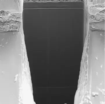 01_Several hundred um deep cross-section of the OLED display_1x-1-1