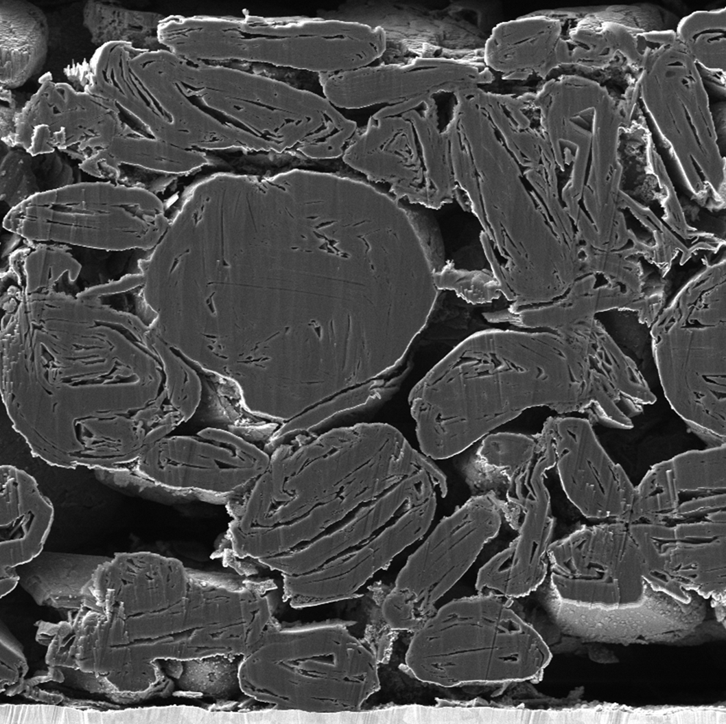 2_SEM observation of voids in the graphite anode cross section-1