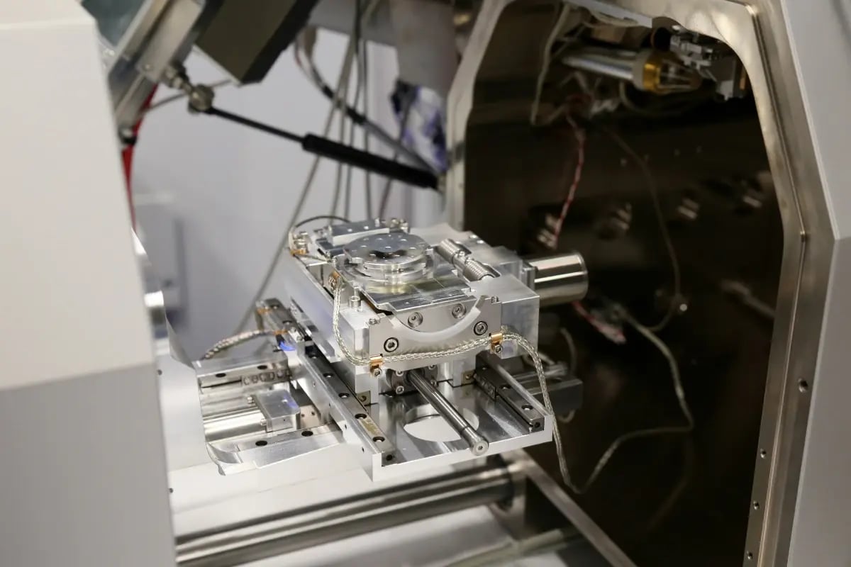 Integrate Rocking Stage on the Standard FIB-SEM Platform