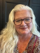 Headshot Lisa Edwards