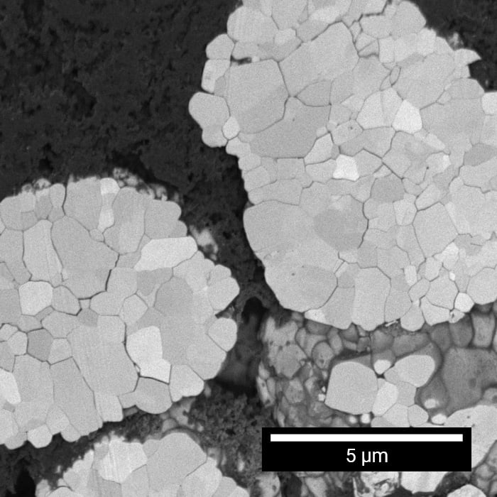 Fracturing signs on cycled NMC cathode particles