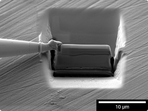 Lift out of the TEM specimen.