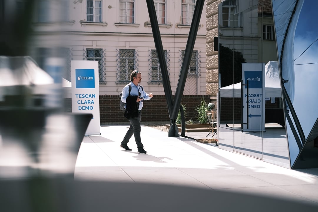 TESCAN_16MCM_035-00911