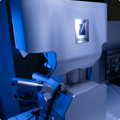 Front view of TESCAN CLARA UHR SEM