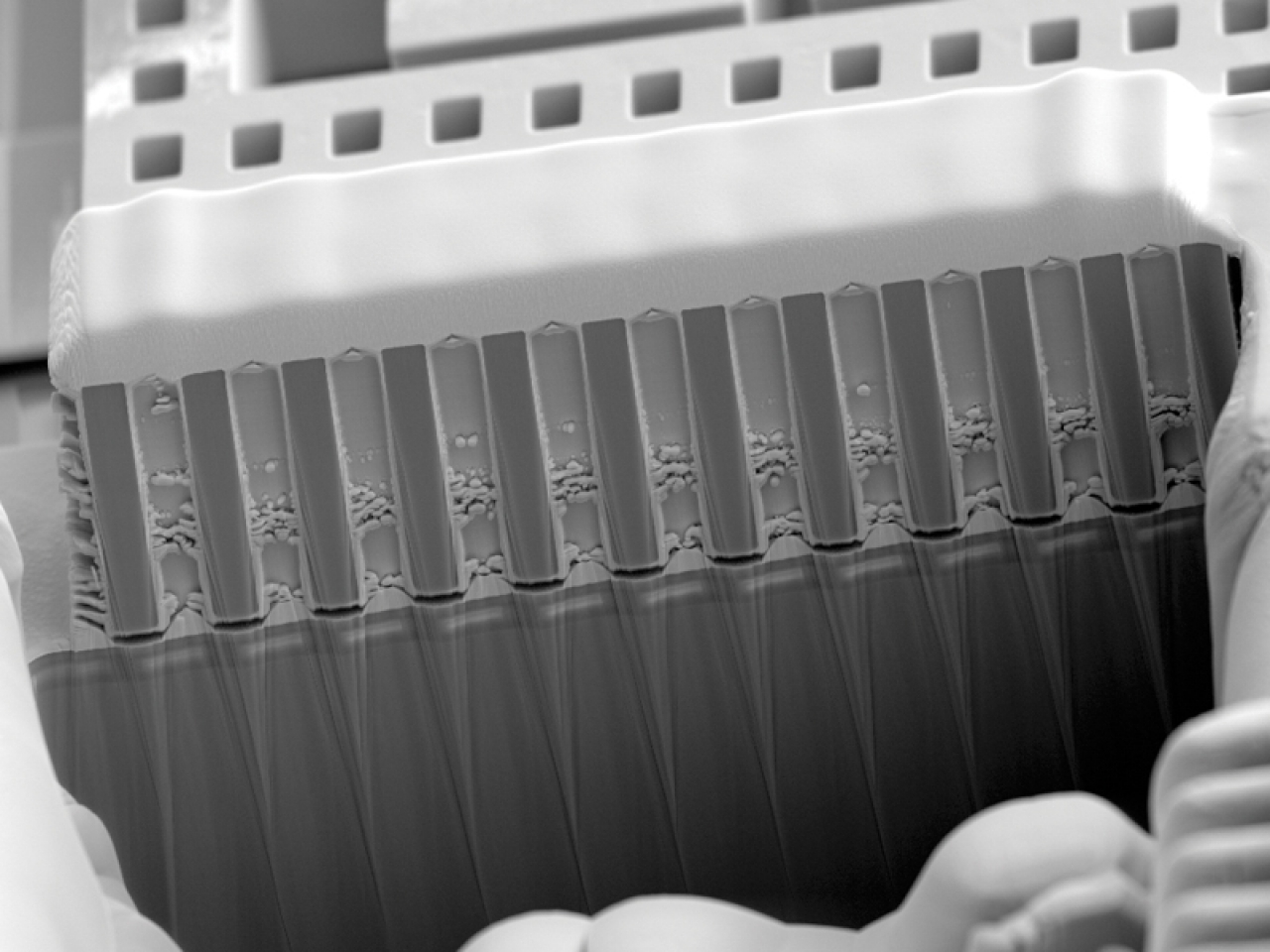 Focused ion beam column for precise nanoscale milling and modification