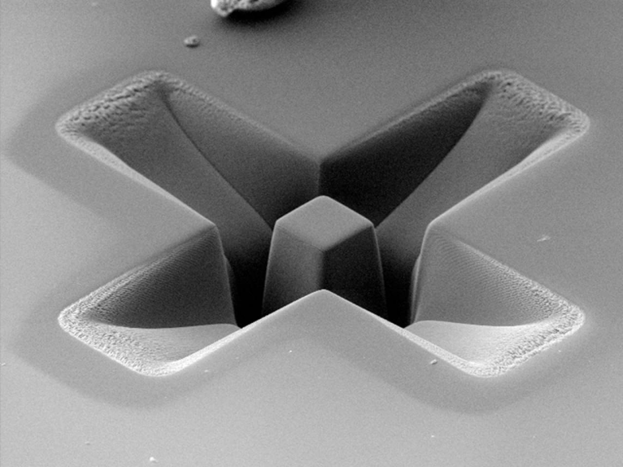OEM gallium FIB column optimized for high-current and high-resolution operation