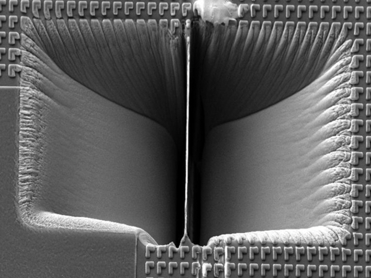 Ultra-high vacuum FIB column for ion implantation and nanofabrication