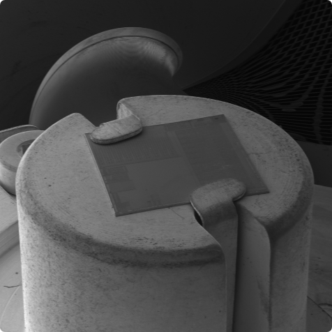 Dedicated clamp sample holder to ensure better horizontality of the sample for deprocessing